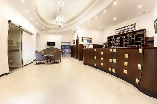 Grand Hotel Capodimonte, Primary image