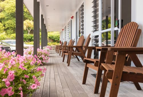 Anchorage Motel, Porch