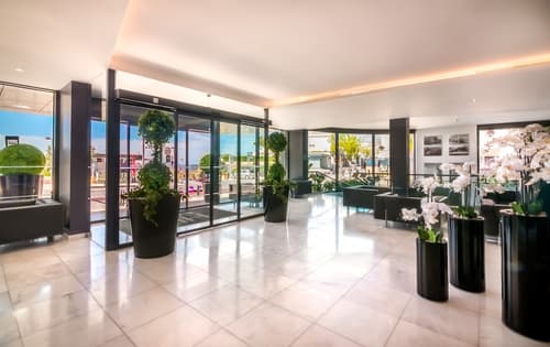 RR Hotel da Rocha, Interior entrance