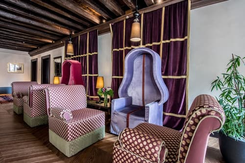 Aqua Palace Hotel, Interior detail