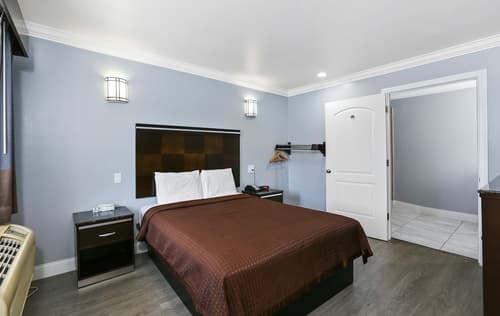 3rd Avenue Inn, Room