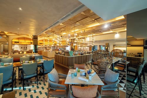 Crimson Resort and Spa Mactan, Restaurant