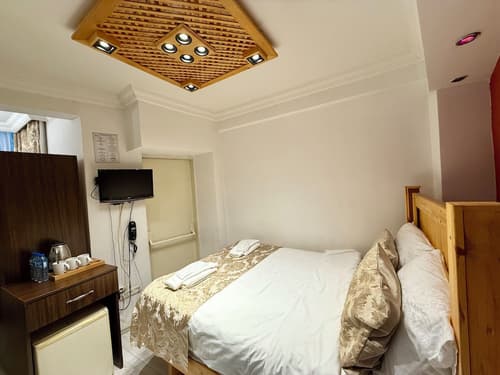 Magnificent Hotel, Room