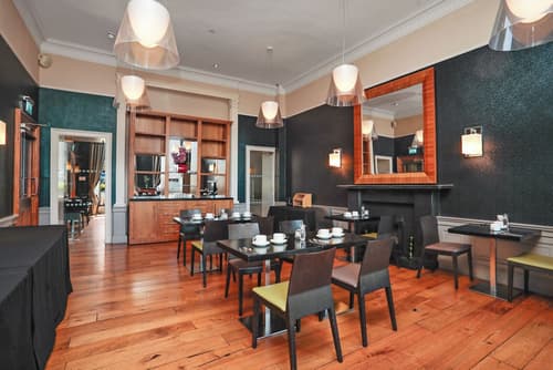 The Place, Restaurant