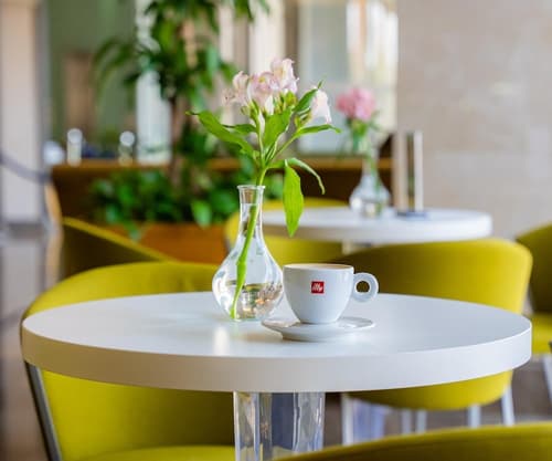 Marina Hotel Kuwait, Lobby lounge