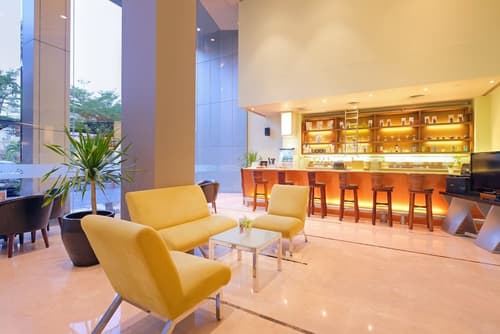 Quest Hotel Simpang Lima - Semarang by ASTON, Lobby