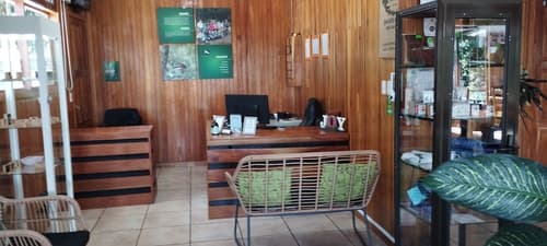 Cala Lodge, Reception