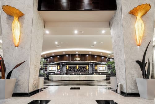Hotel Riu Plaza Panama, Reception