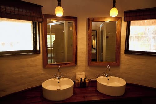Mopane Bush Lodge, Bathroom