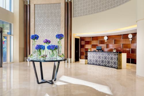 Grand Millennium Al Wahda, Lobby