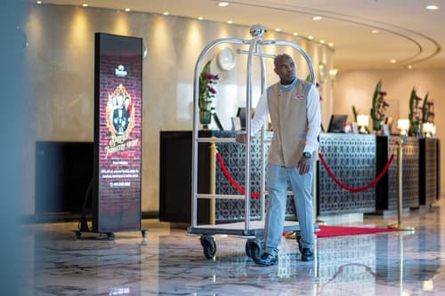 Grand Millennium Al Wahda, Check-in/check-out kiosk