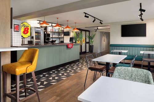 Super 8 by Wyndham Durham, Dining