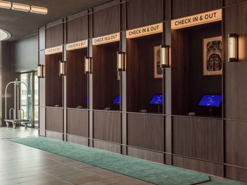 Radisson Blu Waterfront Hotel, Lobby