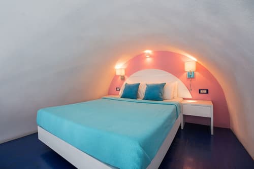 Samson's Village, Room