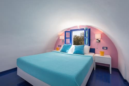 Samson's Village, Room