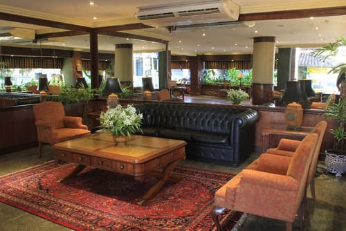 Premier Hill, Lobby sitting area