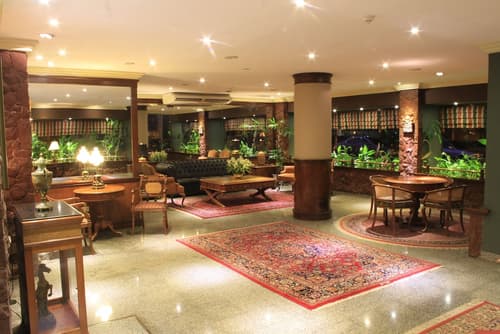 Premier Hill, Lobby lounge