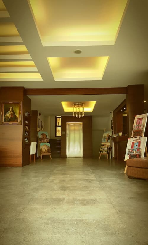 Monoberge Byblos Hotel, Interior entrance