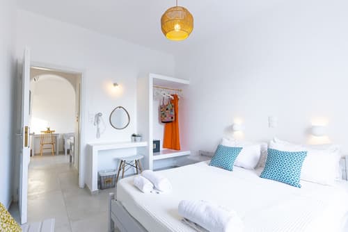 Akrotiri Hotel, Room