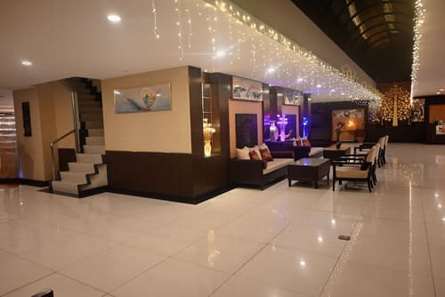 Boss Suites Nana Hotel, Lobby