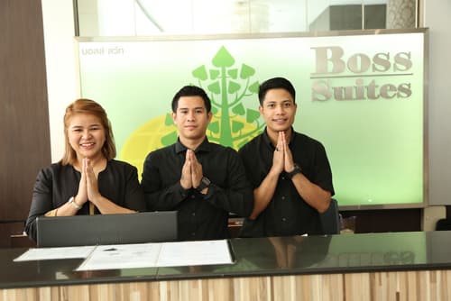 Boss Suites Nana Hotel, Reception