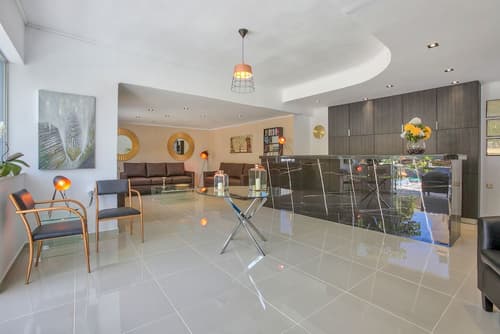 Happy Days Studios, Reception