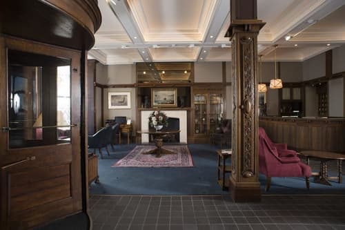 Regency Hotel, Lobby