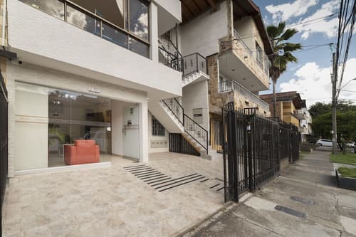 Ayenda 1240 Megua, Front of property