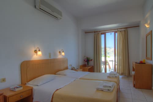 Adonis Hotel, Room