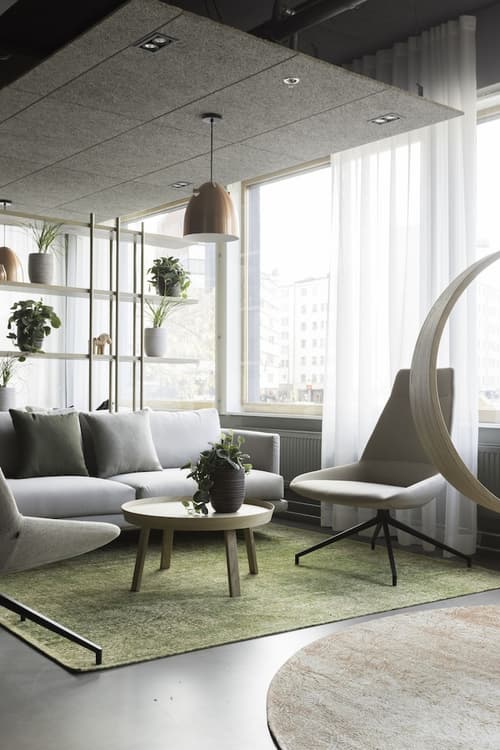 Noli Sörnäinen, Lobby sitting area