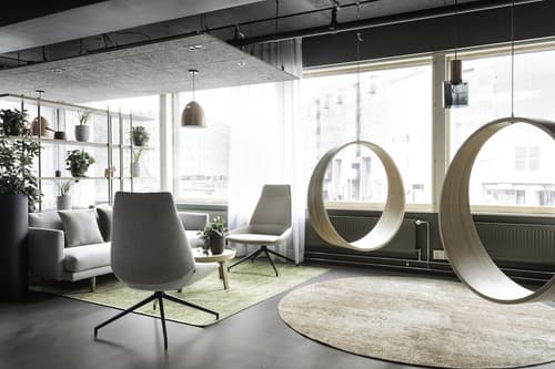 Noli Sörnäinen, Lobby sitting area