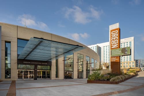 Hyatt Regency Portland at the Oregon Convention Center, Exterior