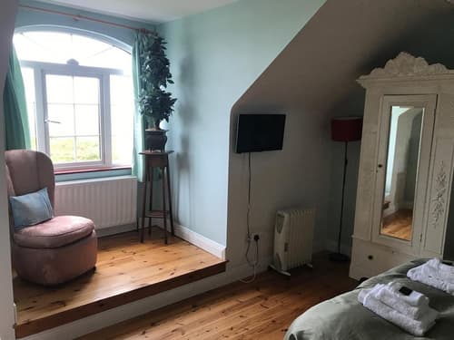 Rose of the Sea, Room