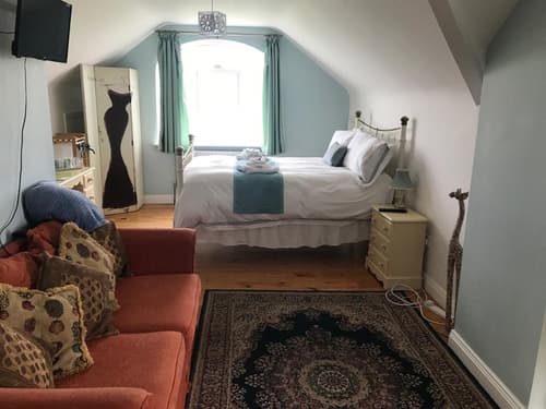 Rose of the Sea, Room