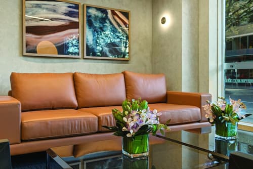 Vibe Hotel Melbourne, Lobby sitting area