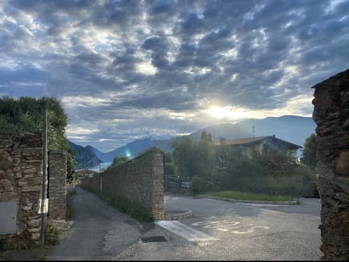 Vista Lago, Exterior