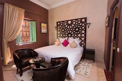 Riad Azrur, Room