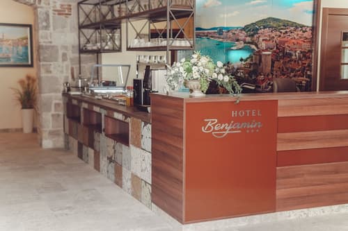 Benjamin Hotel, Reception