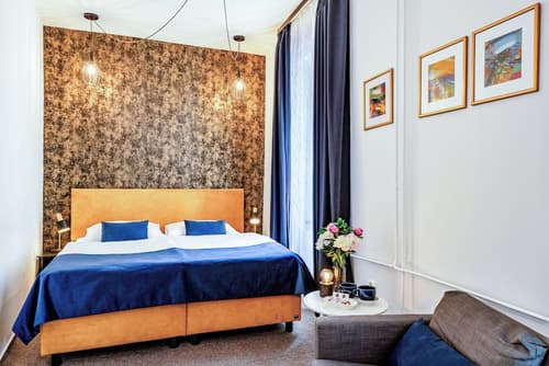 BlueBell Hotel, Room