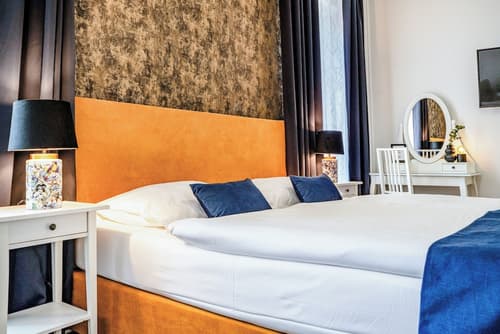 BlueBell Hotel, Room