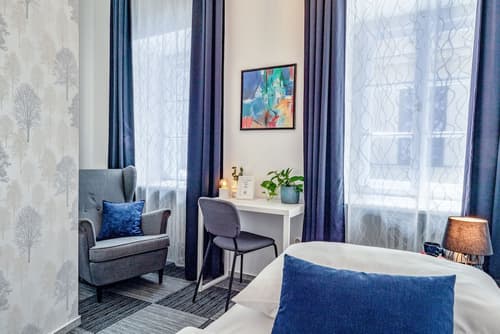 BlueBell Hotel, Room