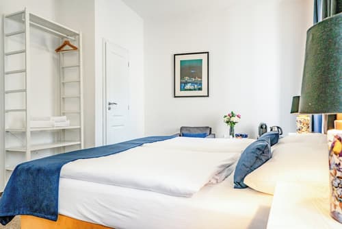 BlueBell Hotel, Room