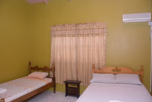 Hillview Apartments and Vehicle Rental, Room