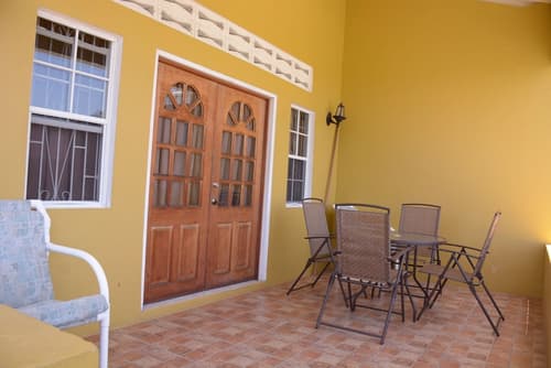 Hillview Apartments and Vehicle Rental, Terrace/patio