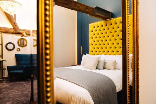 Quite Simply French, Room