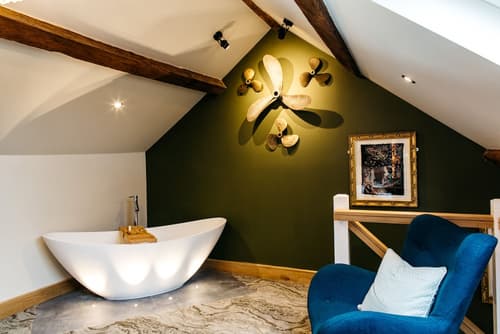 Quite Simply French, Room