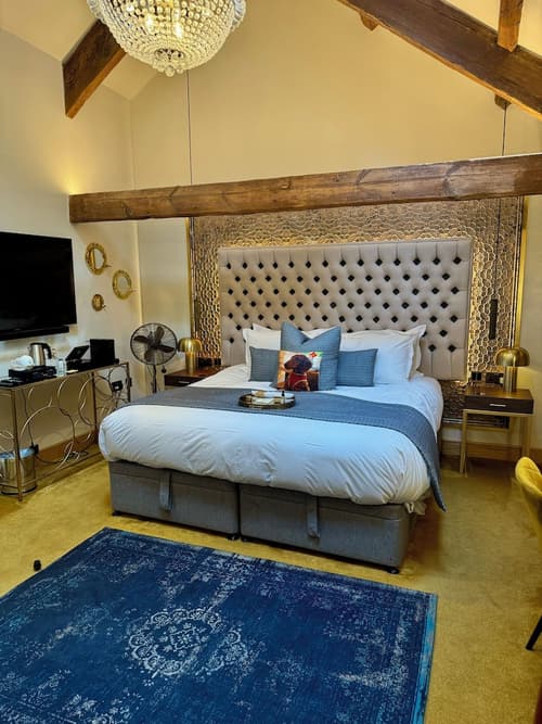 Quite Simply French, Room