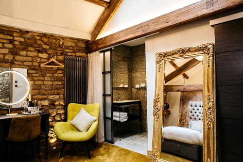 Quite Simply French, Room