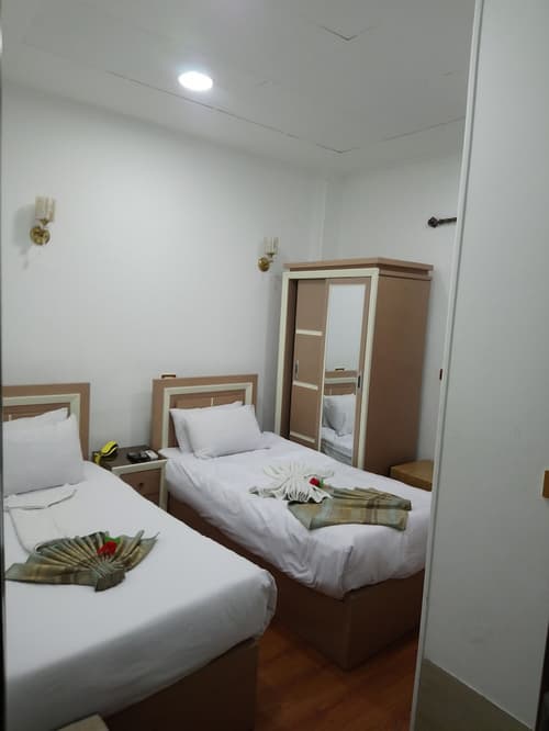 Cairo Hotel, Room