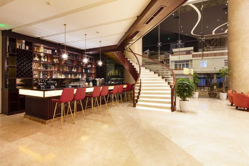 Regalia Gold Hotel, Bar (on property)